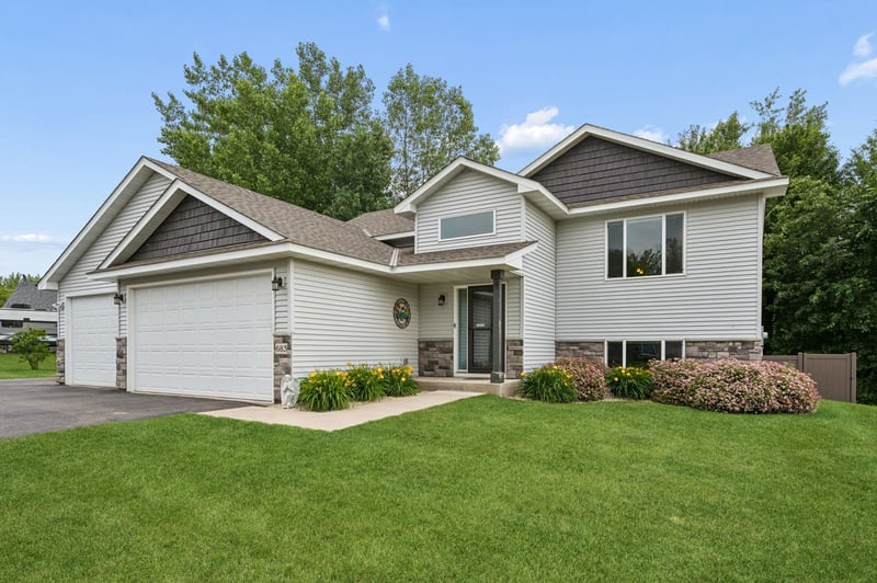 683 Elins Lake Rd SE, Cambridge, MN 55008