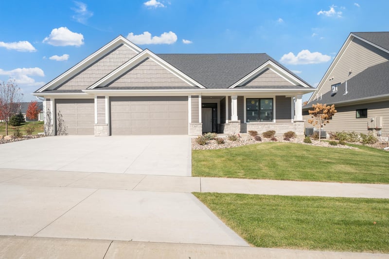 2657 Scenic Point Dr SW, Rochester, MN 55902