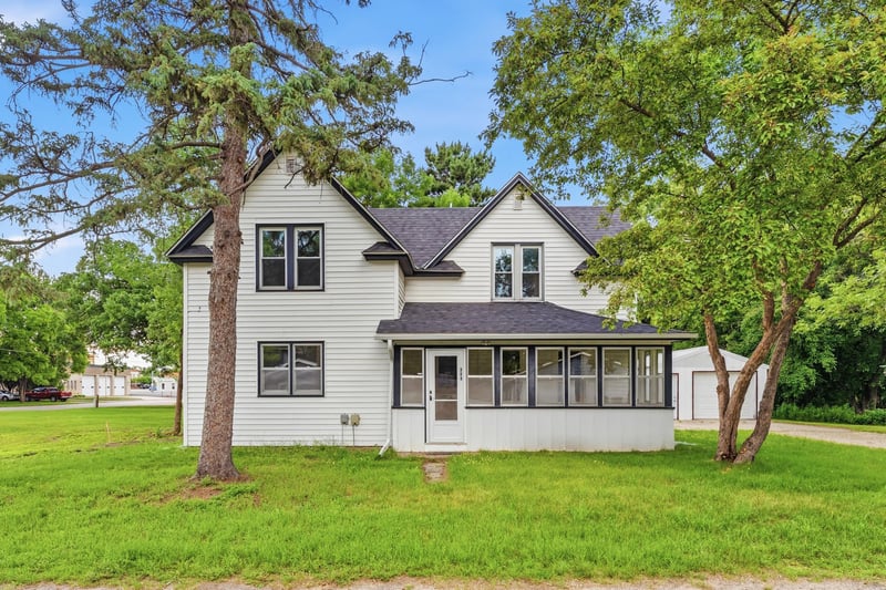 306 3rd St S, Princeton, MN 55371