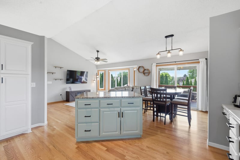 605 E South St, Belle Plaine, MN 56011