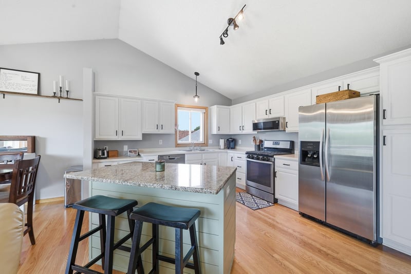 605 E South St, Belle Plaine, MN 56011