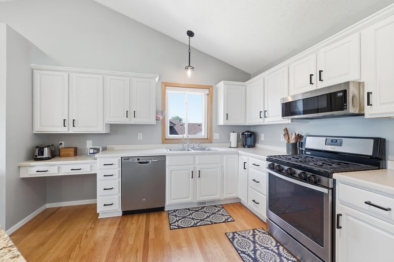 605 E South St, Belle Plaine, MN 56011
