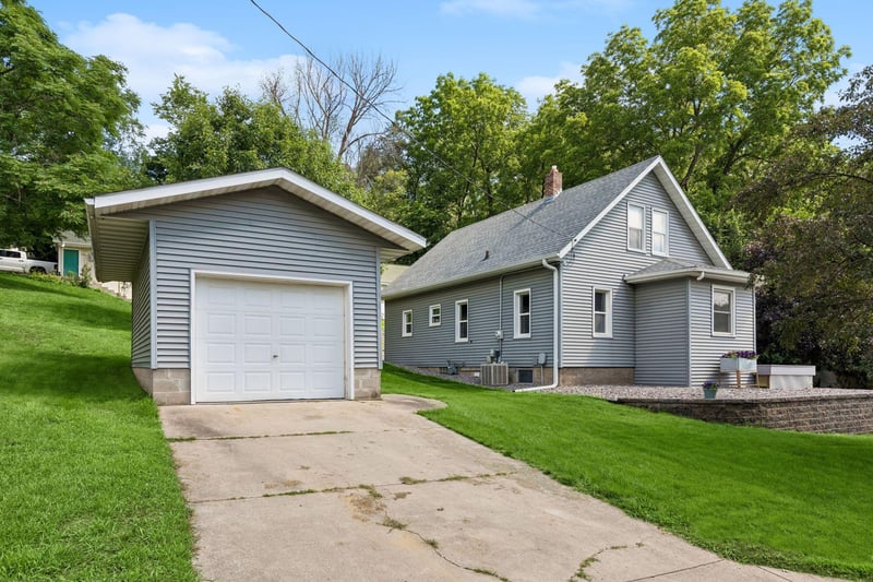 520 Hawthorn St, Red Wing, MN 55066