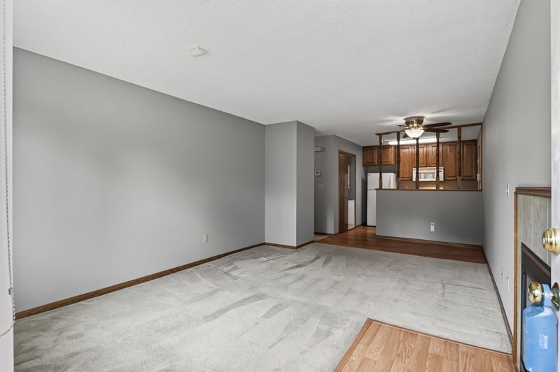 8500 S Maplebrook Cir, Brooklyn Park, MN 55445
