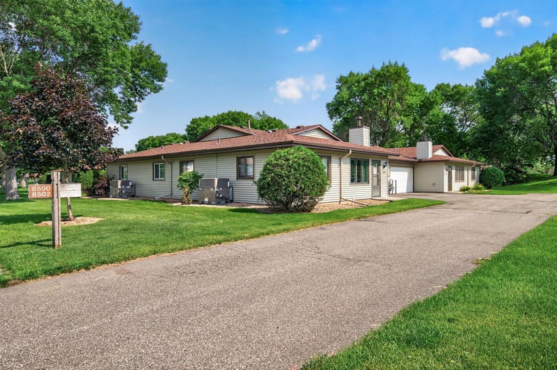 8500 S Maplebrook Cir, Brooklyn Park, MN 55445