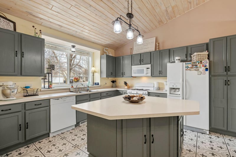 13761 Dorothy Dr, Rogers, MN 55374