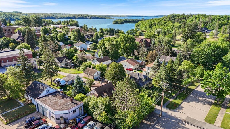 202 Olcott Ave, Coleraine, MN 55722