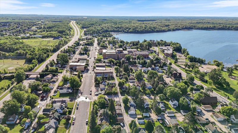 202 Olcott Ave, Coleraine, MN 55722
