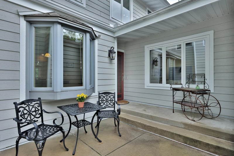 8264 Kingslee Rd, Bloomington, MN 55438