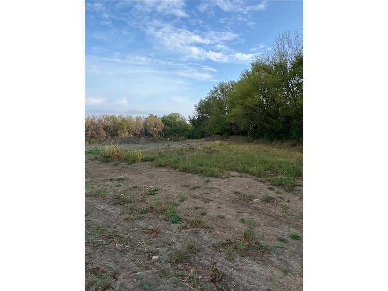 701 Cherrywood Dr SW, Pine Island, MN 55963
