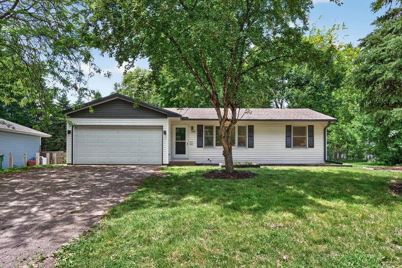 1405 Carriage Hills Dr S, Cambridge, MN 55008