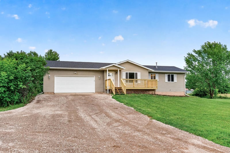33545 Oriole Ave, Lindstrom, MN 55045