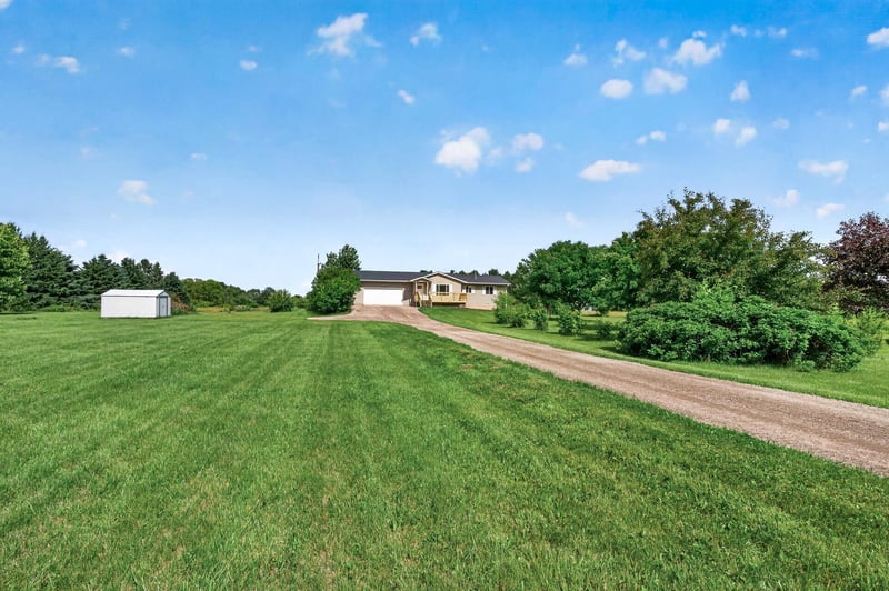 33545 Oriole Ave, Lindstrom, MN 55045