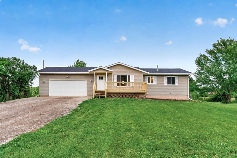 33545 Oriole Ave, Lindstrom, MN 55045