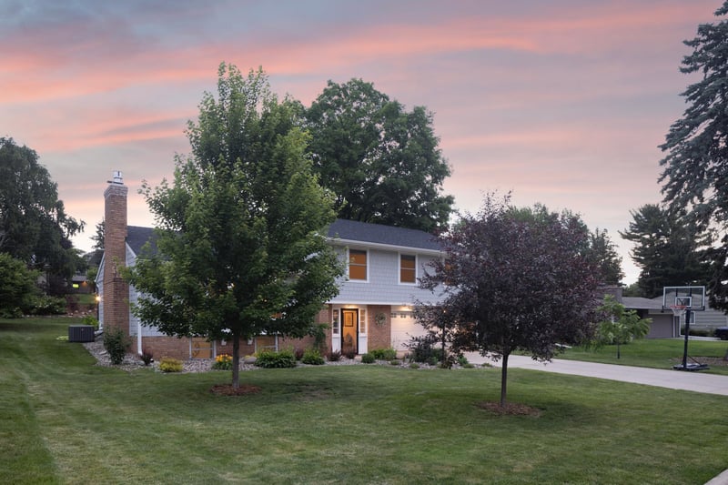 4812 Dunberry Ln, Edina, MN 55435