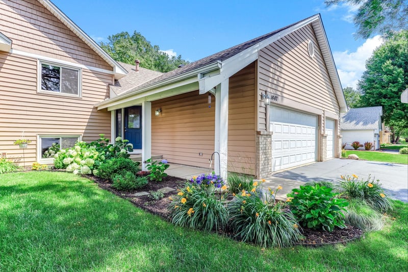 1447 Cutters Ln, Eagan, MN 55122