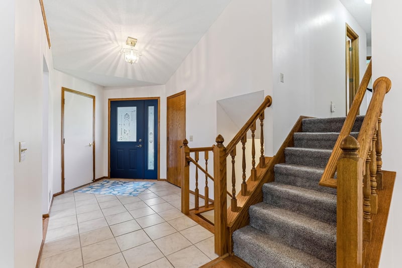 1447 Cutters Ln, Eagan, MN 55122