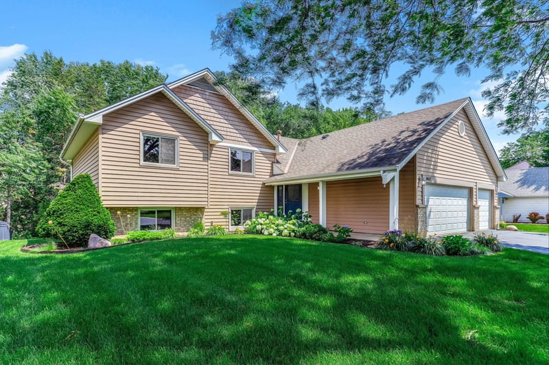 1447 Cutters Ln, Eagan, MN 55122