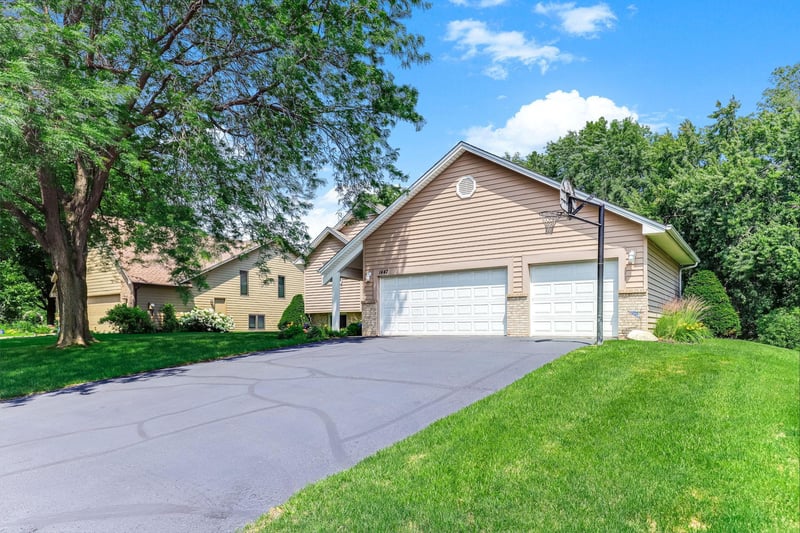 1447 Cutters Ln, Eagan, MN 55122