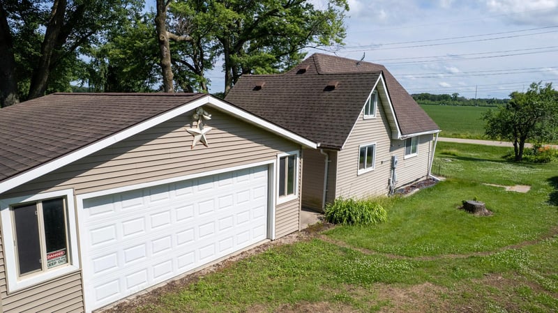 1303 28th Ave NE, Austin, MN 55912