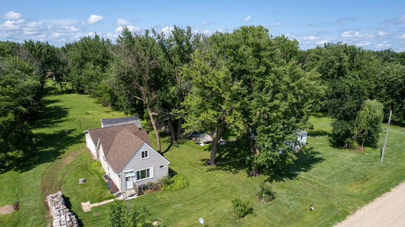 1303 28th Ave NE, Austin, MN 55912