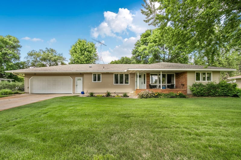1021 Bromo Ave, Saint Cloud, MN 56303