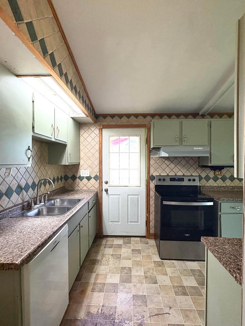742 W Dale St, Ellsworth, WI 54011