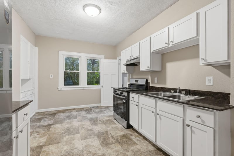 1177 Forest St, Saint Paul, MN 55106