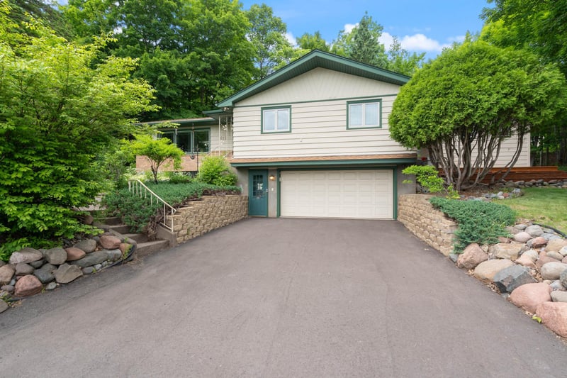 615 Snively Rd, Duluth, MN 55803