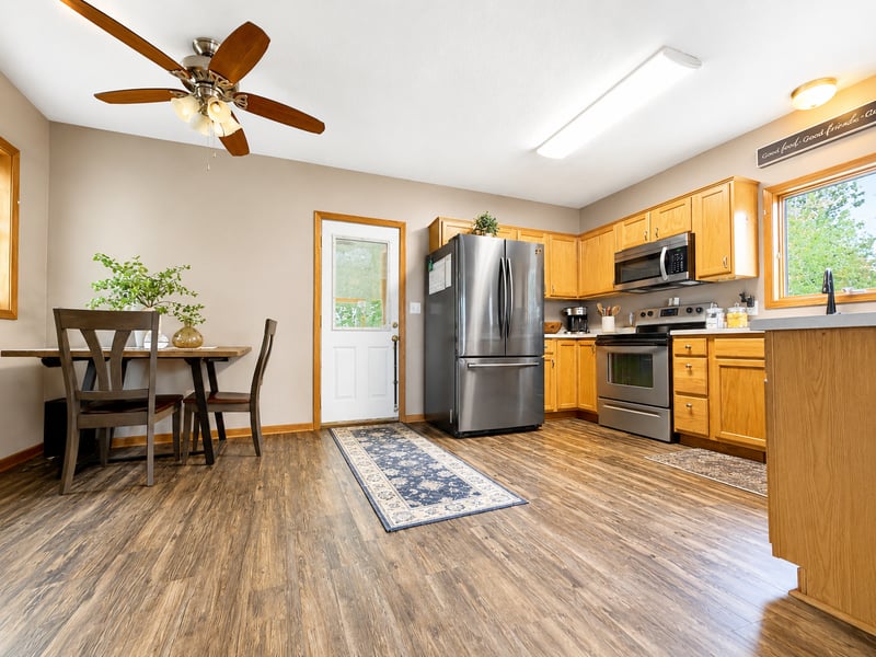 908 E Main St, Dodge Center, MN 55927