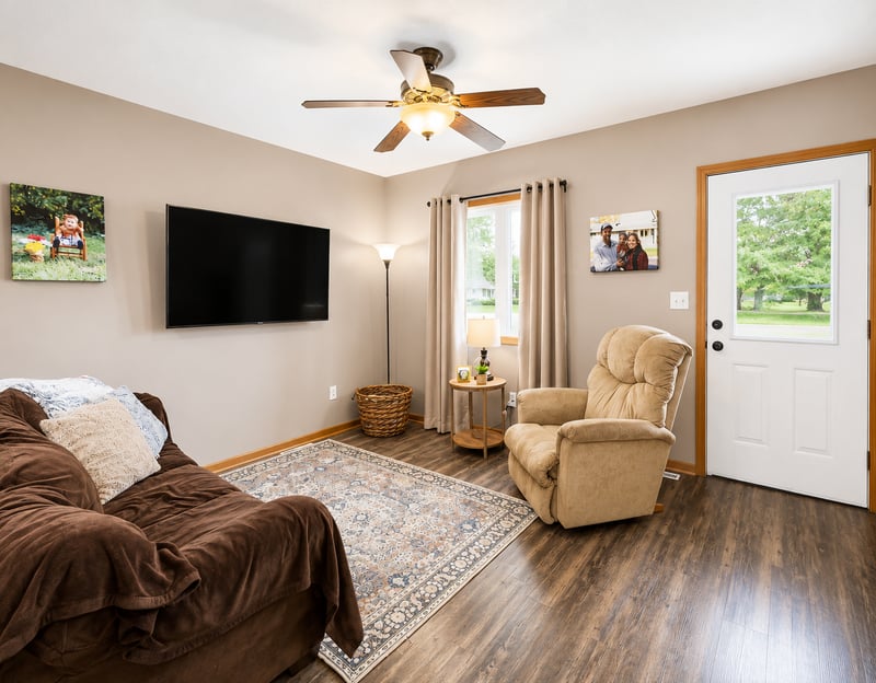 908 E Main St, Dodge Center, MN 55927