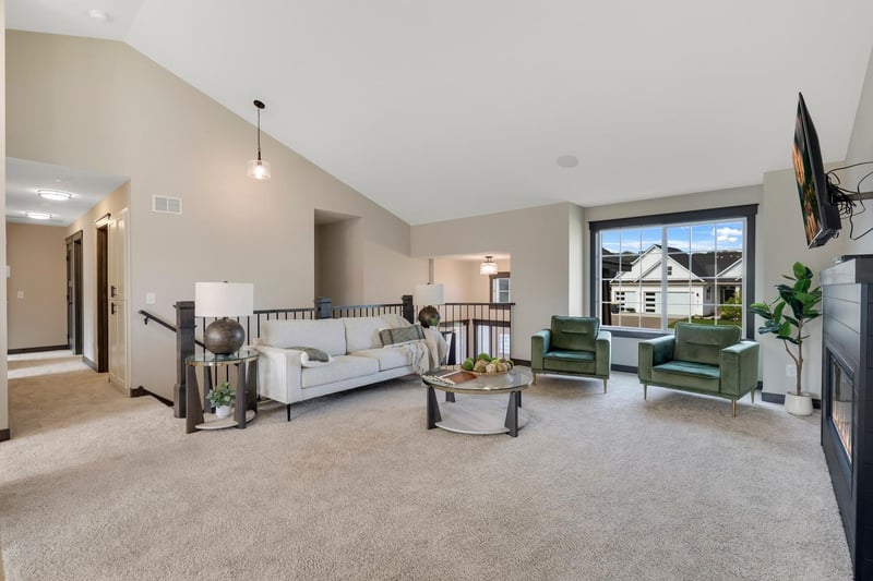 18560 Hexham Ln, Lakeville, MN 55044
