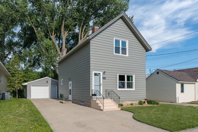 1041 Quincy St, Mankato, MN 56003