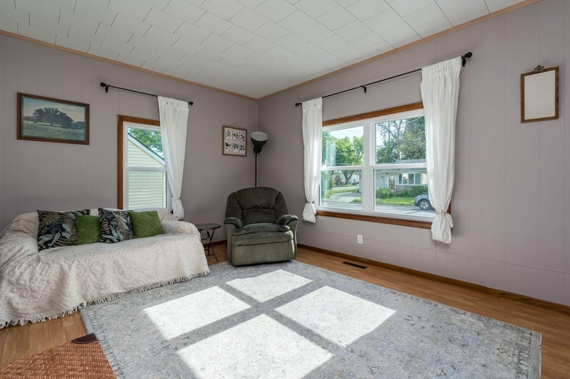 1041 Quincy St, Mankato, MN 56003