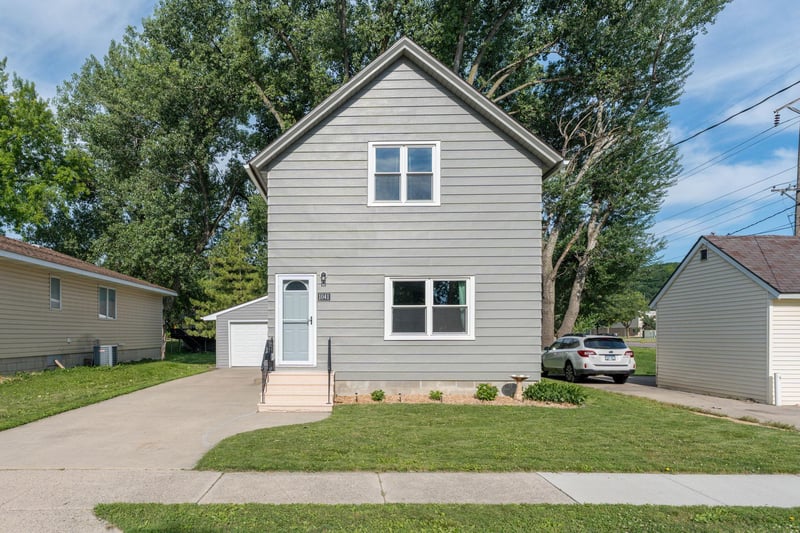 1041 Quincy St, Mankato, MN 56003