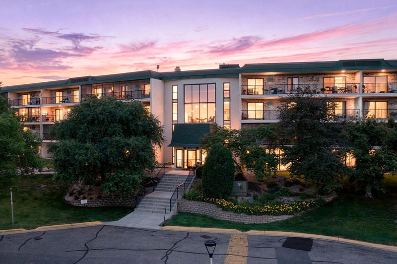 10411 Cedar Lake Rd #419, Minnetonka, MN 55305