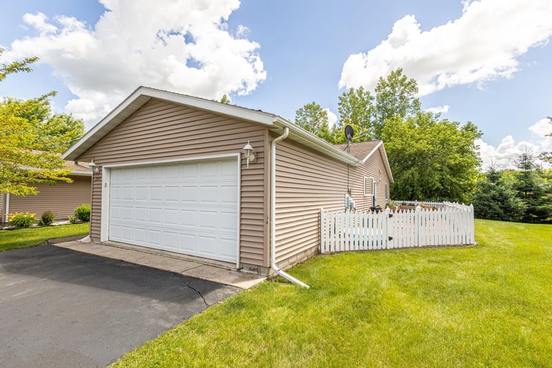 209 3rd St NE, Milaca, MN 56353