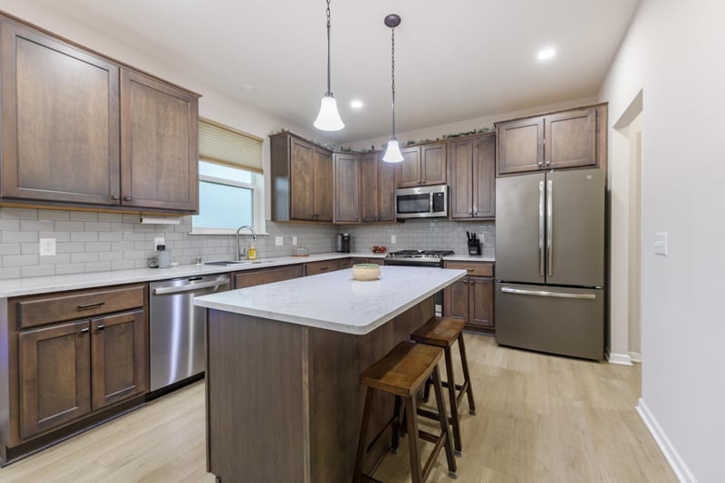18056 Hartlin Ave, Lakeville, MN 55044