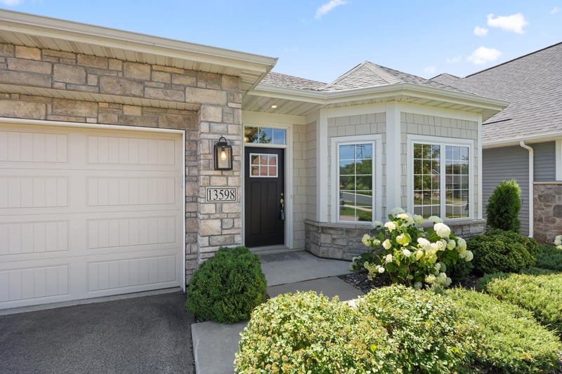 13598 Crownline Dr NE, Prior Lake, MN 55372