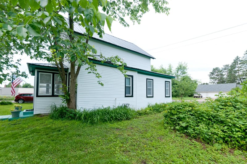 301 N 10th St, Cameron, WI 54822
