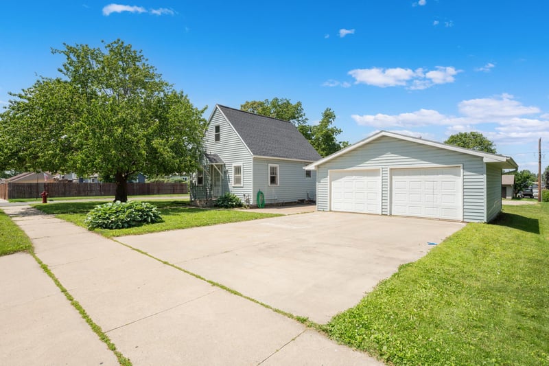 210 2nd Ave NE, Plainview, MN 55964