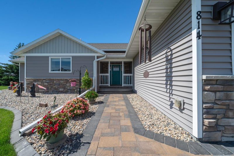 814 Curt Felt Dr, Alexandria, MN 56308