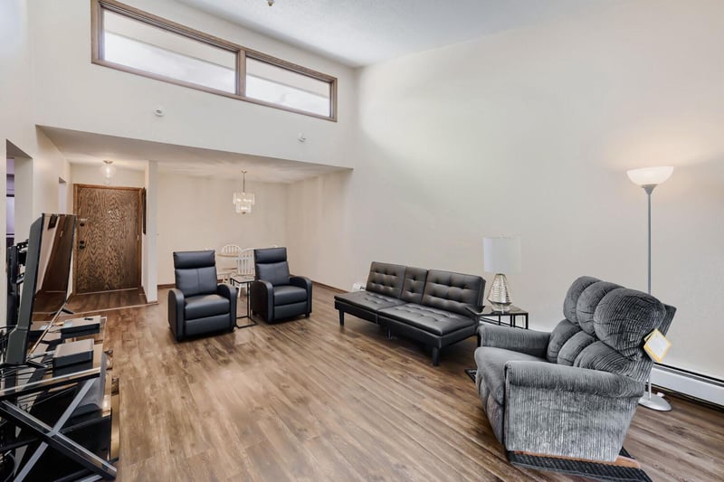 12600 Parkwood Dr #313, Burnsville, MN 55337