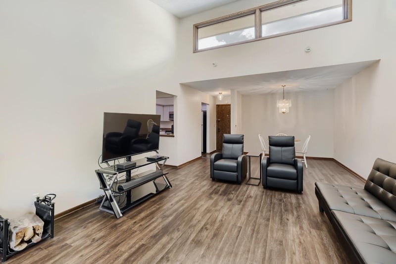 12600 Parkwood Dr #313, Burnsville, MN 55337