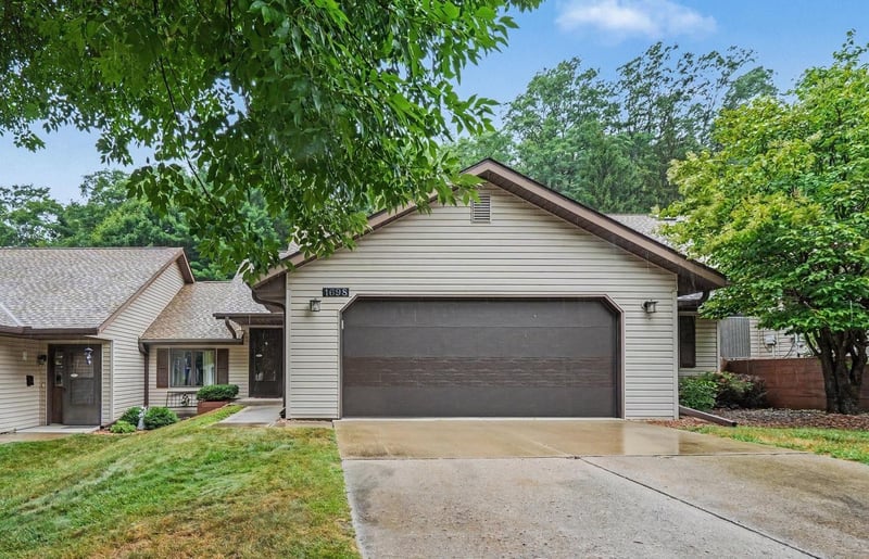 1698 Cobblestone Ct, Red Wing, MN 55066