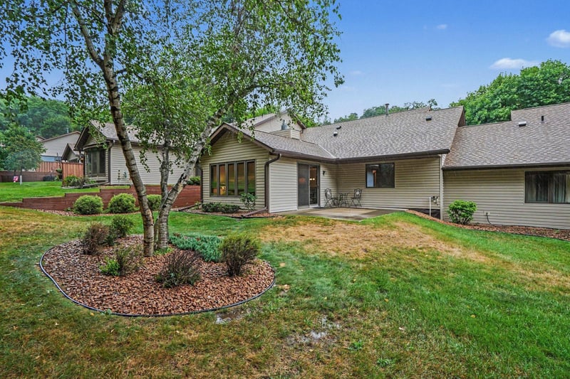 1698 Cobblestone Ct, Red Wing, MN 55066