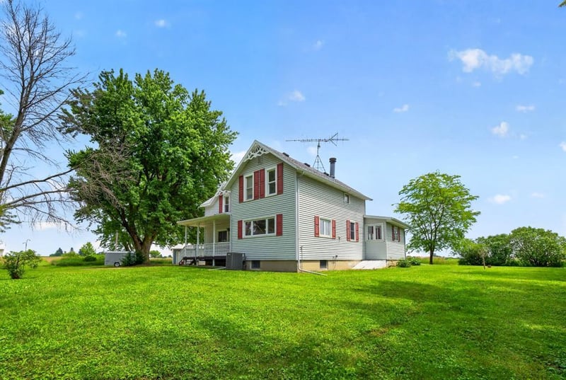 73584 260th Ave, Hayfield, MN 55940