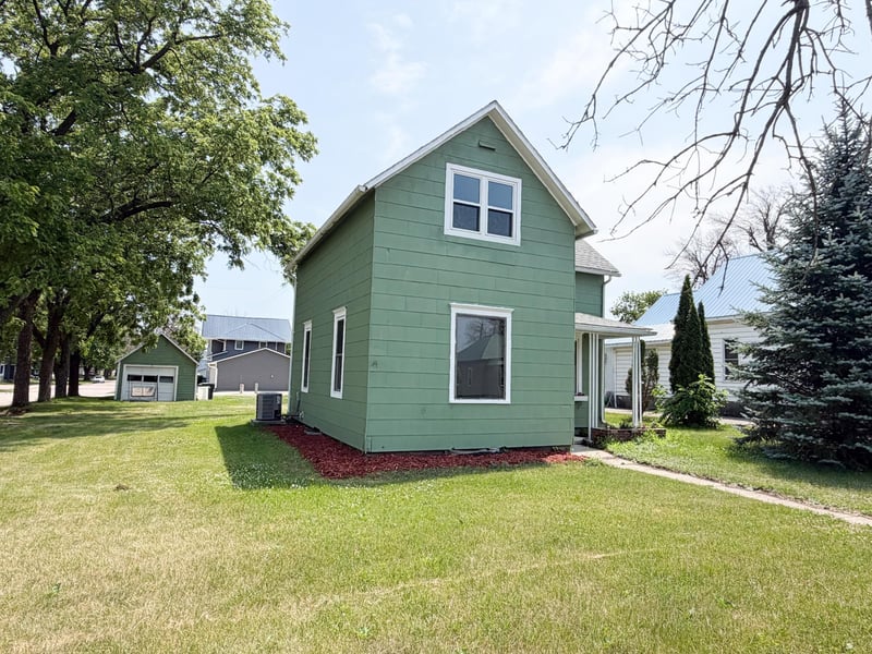 502 3rd Ave NW, Wilmont, MN 56185