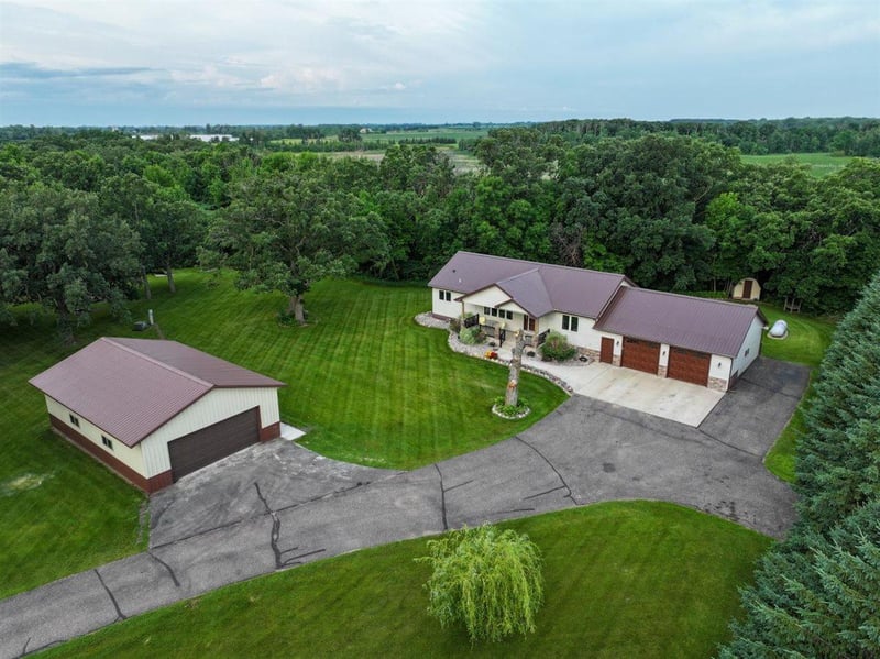 4700 Rural Oaks Dr SE, Alexandria, MN 56308