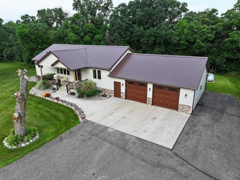 4700 Rural Oaks Dr SE, Alexandria, MN 56308